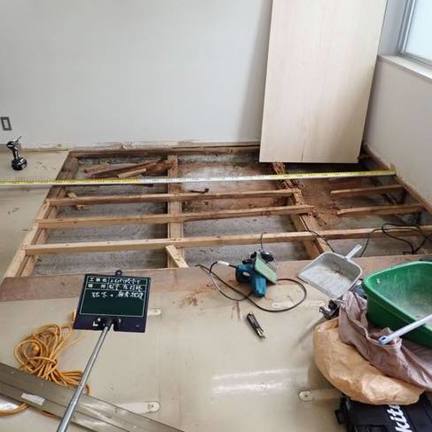 教室床改修工事