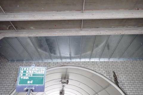 落下防止板設置